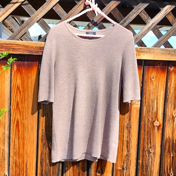 ⭐️Lord and Taylor 100% Extra fine Marion Tan Shirt - Picture 2 of 9